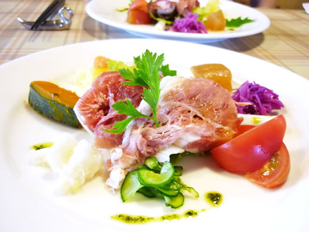 イチヂクと生ハムと磐田野菜の前菜