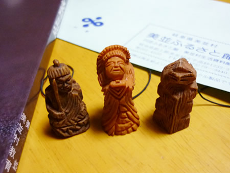 不動明王、　薬師如来、　宇賀神像（人頭蛇身の神）